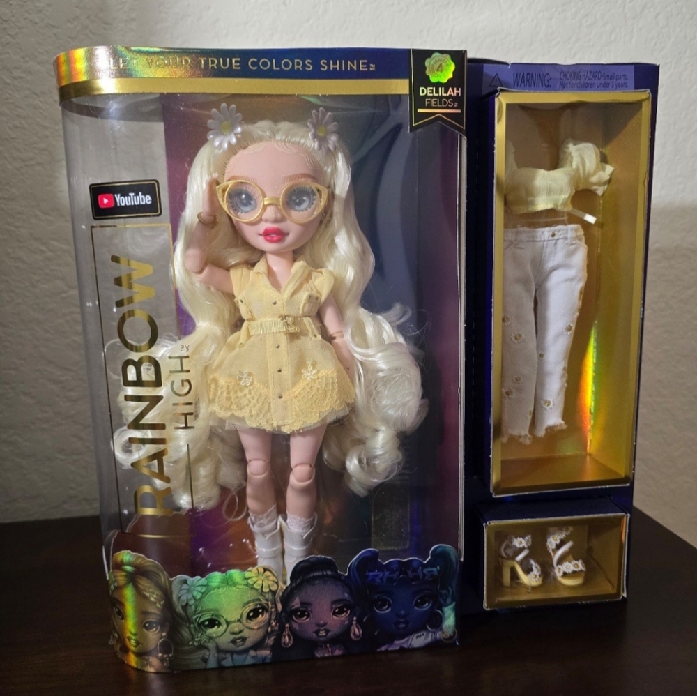 Rainbow High Fashion Delilah Fields Doll with Accessories-New